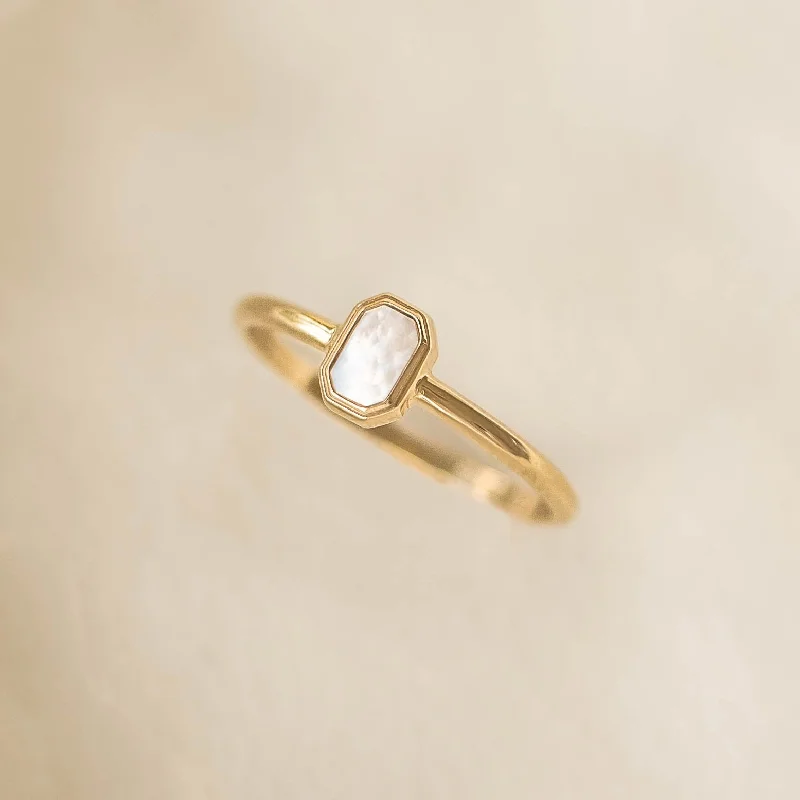 Chic Women's Rings for Fashion-Forward Looks-Mother of Pearl Ring 14k Gold - Maren