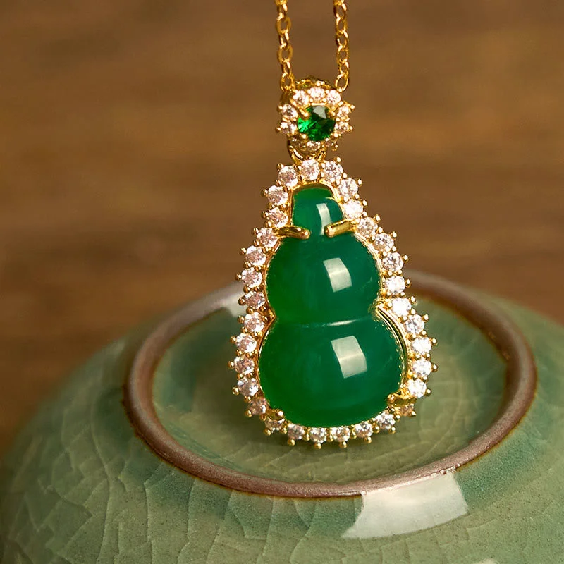 Shop Classic Women's Necklaces & Pendants with a Modern Twist-Buddha Stones Green Chalcedony Gourd Pendant Shop Classic Women's Necklaces & Pendants with a Modern Twist-Buddha Stones Green Chalcedony Gourd Pendant