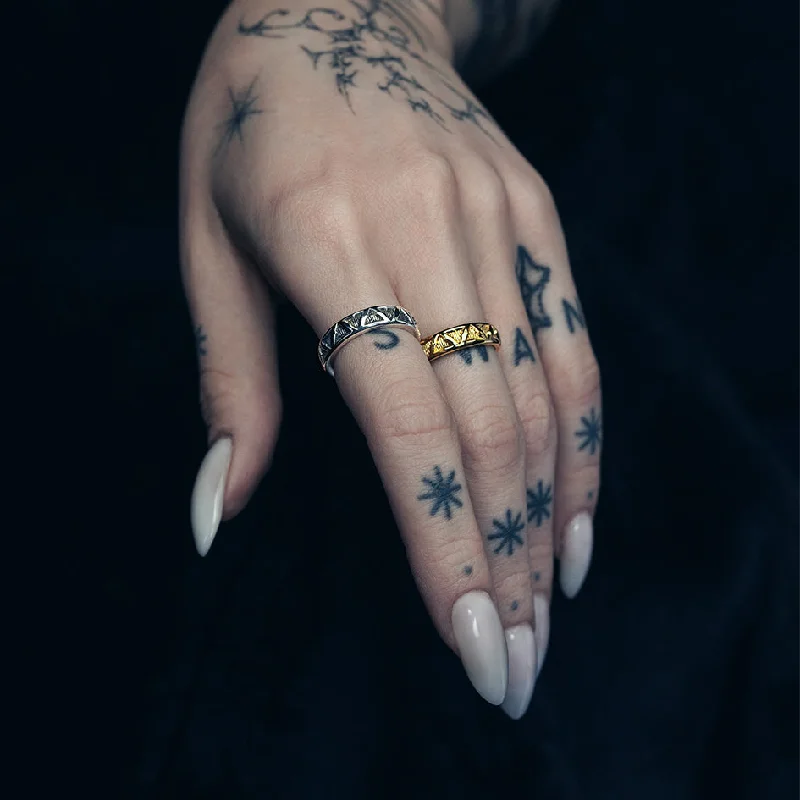 Chic Women's Rings for Fashion-Forward Looks-SAINT. Gothic Trefoil Band Ring - Gold