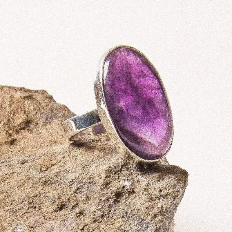 Chic Women's Rings for Fashion-Forward Looks-Amethyst Gemstone Ring