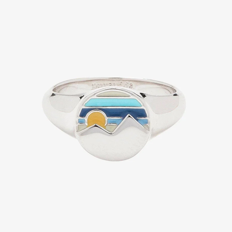 Chic Women's Rings for Fashion-Forward Looks-Twin Peaks Signet Ring