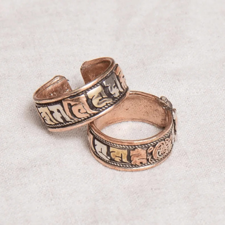 Chic Women's Rings for Fashion-Forward Looks-Om Mani Padme Hum Copper Ring
