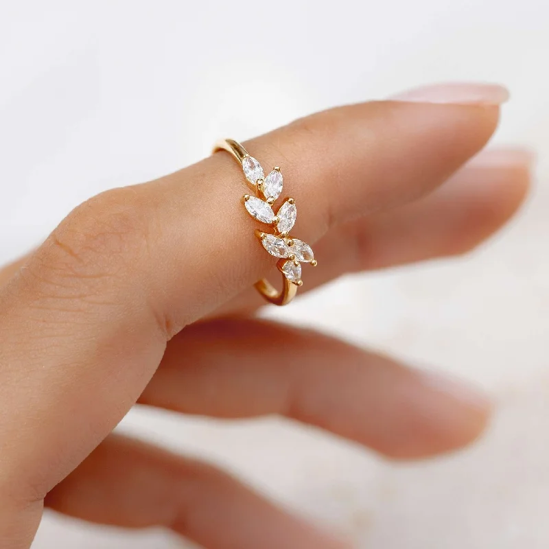 Chic Women's Rings for Fashion-Forward Looks-Leaf Ring - Freya
