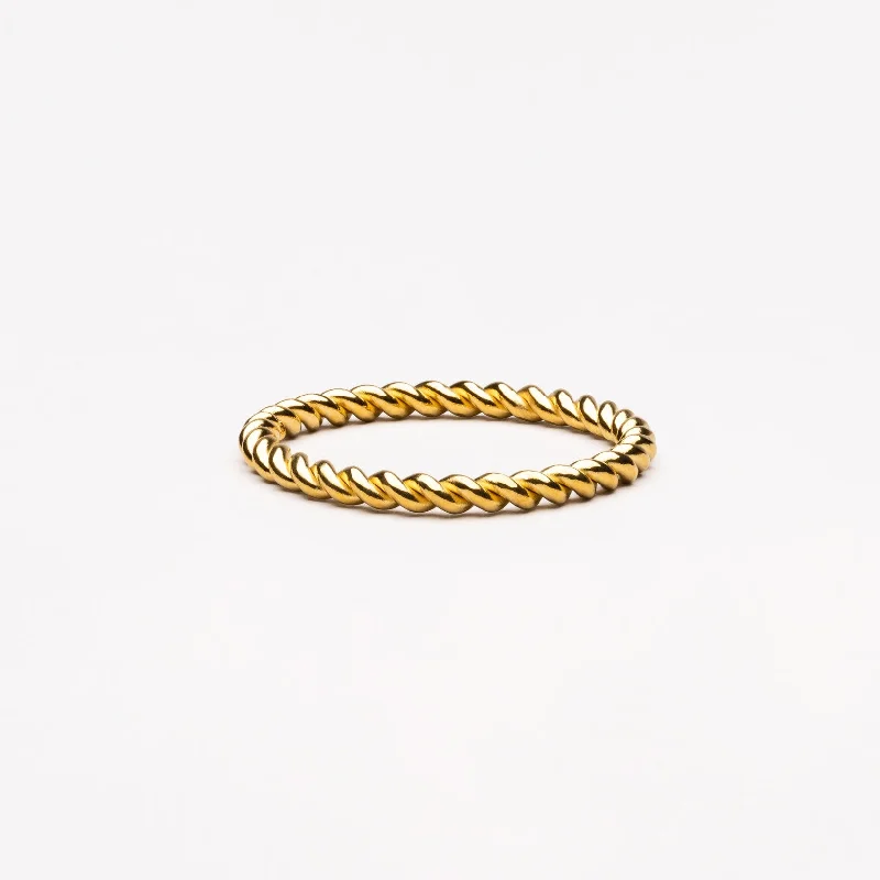 Chic Women's Rings for Fashion-Forward Looks-Twisted Ring