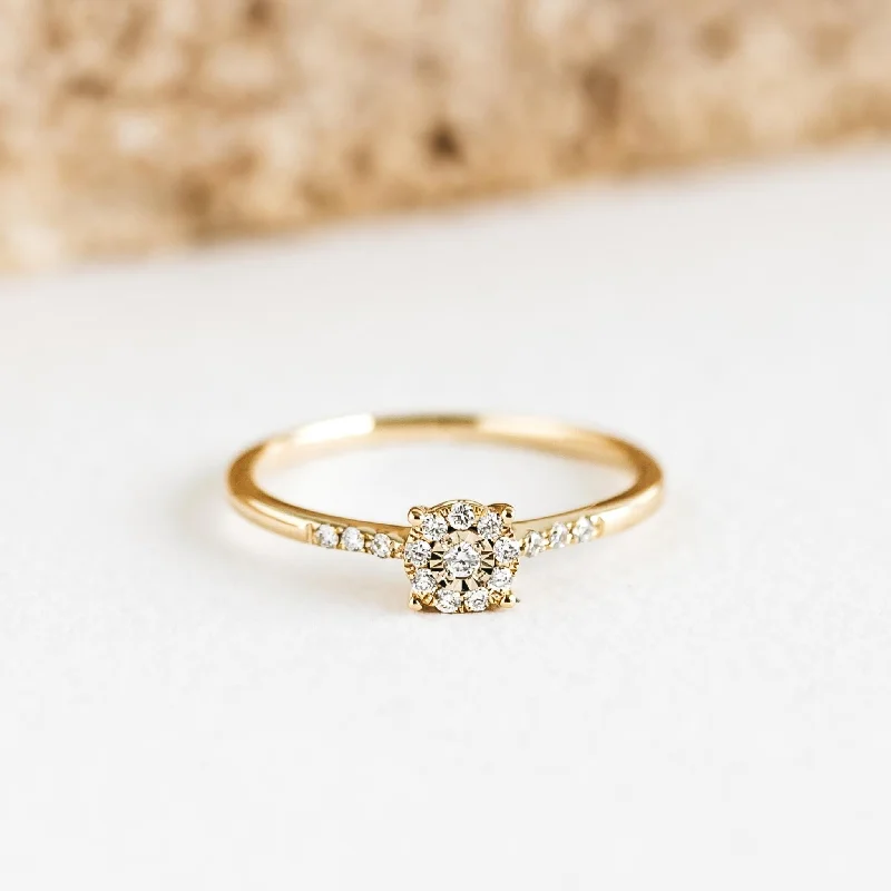 Chic Women's Rings for Fashion-Forward Looks-Round Cluster Diamond Ring 14k Gold - Zaira