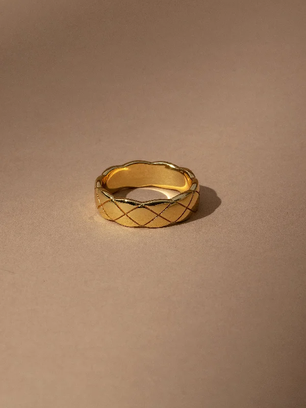Chic Women's Rings for Fashion-Forward Looks-Criss Cross Vermeil Ring