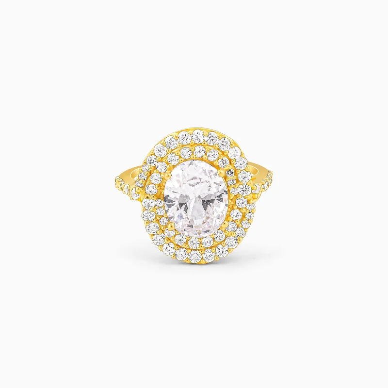 Chic Women's Rings for Fashion-Forward Looks-Golden Oval Solitaire Ring