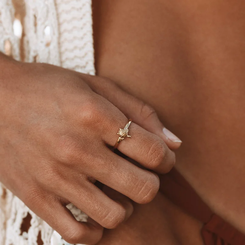 Chic Women's Rings for Fashion-Forward Looks-Honu Ring