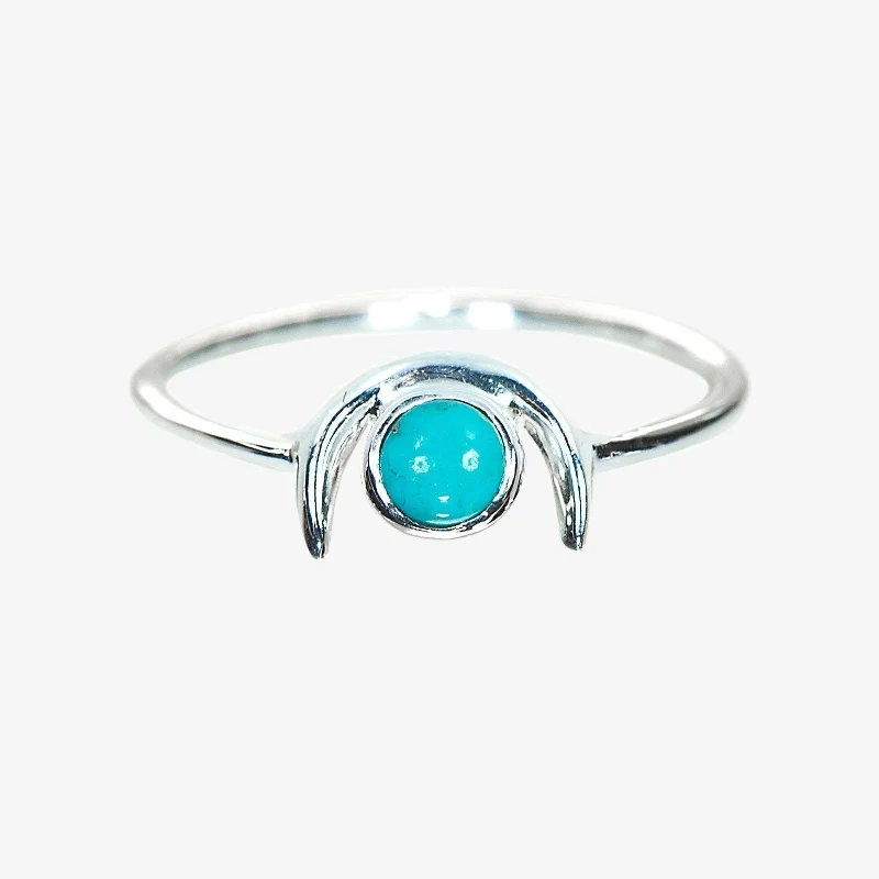 Chic Women's Rings for Fashion-Forward Looks-Crescent Ring