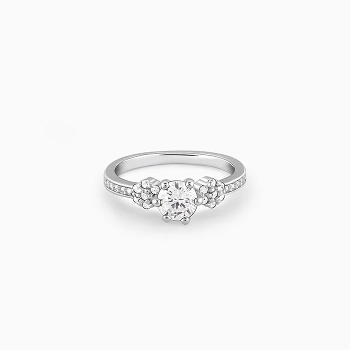 Chic Women's Rings for Fashion-Forward Looks-Silver Tres Belle Ring