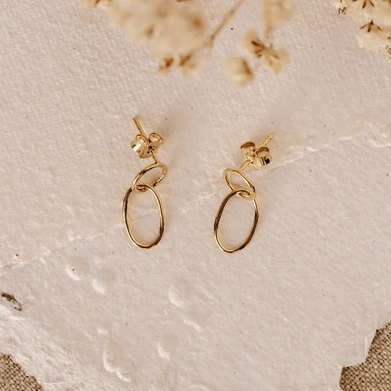 Women's Earrings – Elegant Designs for Every Personality--Gold Dangle Earrings - Asta Women's Earrings – Elegant Designs for Every Personality--Gold Dangle Earrings - Asta