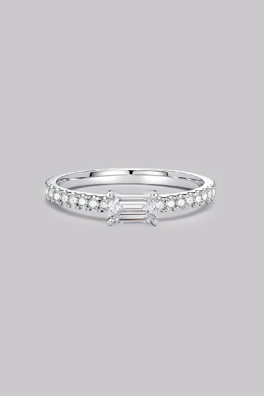 Chic Women's Rings for Fashion-Forward Looks-Pavé Emerald Diamond Ring (0.44ct)