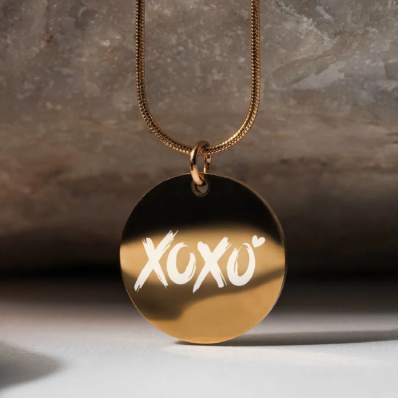 Chic Women's Rings for Fashion-Forward Looks-XOXO Circle Necklace