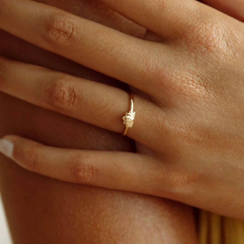 Chic Women's Rings for Fashion-Forward Looks-Lotus Gold Ring