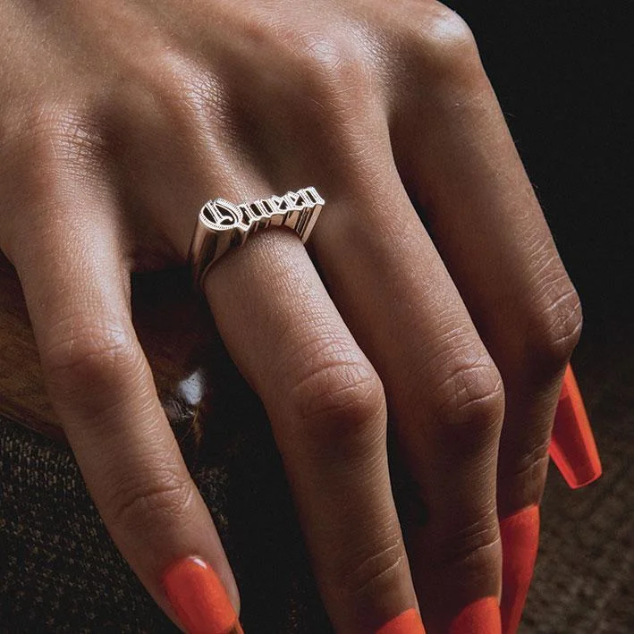 Chic Women's Rings for Fashion-Forward Looks-Queen Word Ring - Silver