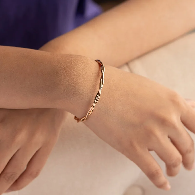 Shop Classic Women's  Necklaces & Pendants with a Modern Twist-Twisted Bracelet