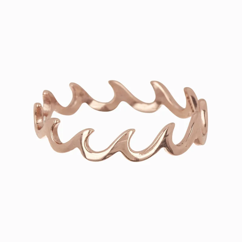 Chic Women's Rings for Fashion-Forward Looks-Wave Band Ring