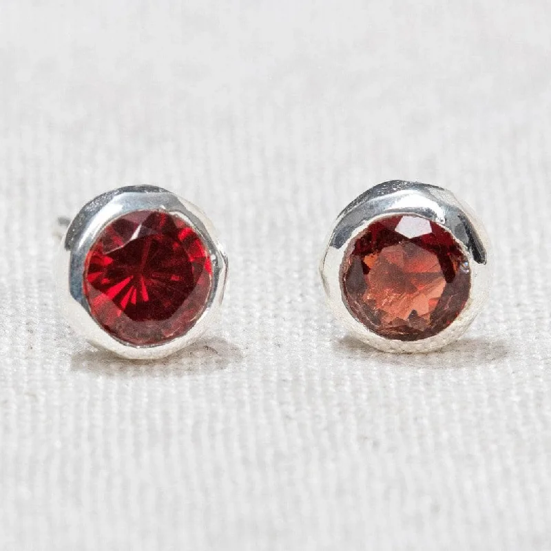 Women's Earrings – Elegant Designs for Every Personality--Garnet Silver or Gold Stud Earrings Women's Earrings – Elegant Designs for Every Personality--Garnet Silver or Gold Stud Earrings