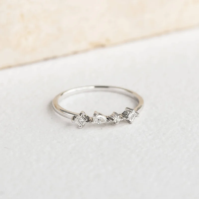 Chic Women's Rings for Fashion-Forward Looks-Diamond Ring White Gold - Ilse Luxe