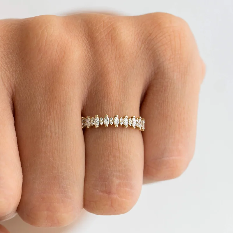 Chic Women's Rings for Fashion-Forward Looks-Icicle Diamond Ring - Signe