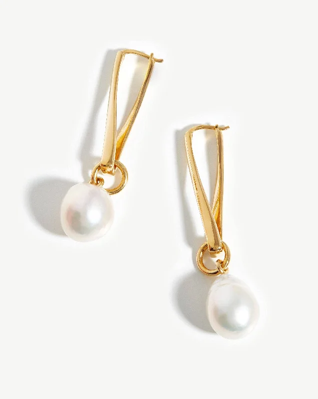 Women's Earrings – Elegant Designs for Every Personality--Baroque Pearl Twisted Drop Earrings | 18k Gold Plated/Pearl