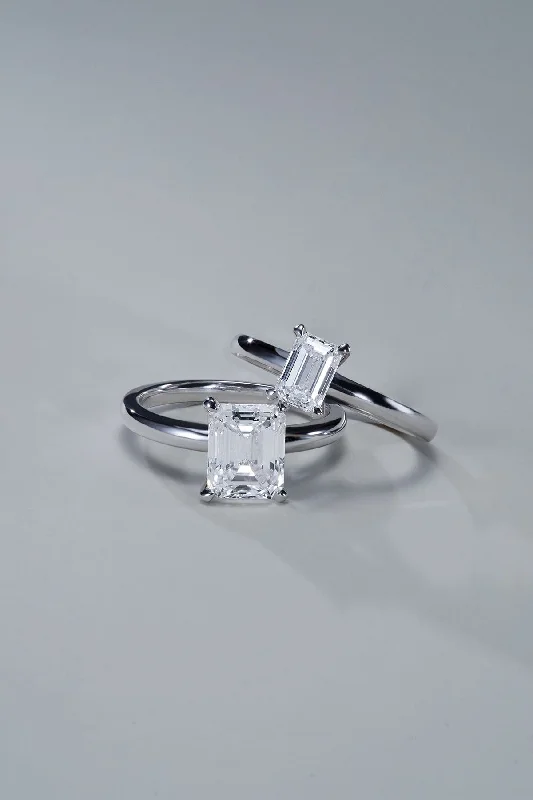 Chic Women's Rings for Fashion-Forward Looks-Solitaire Emerald Diamond Ring (2ct)