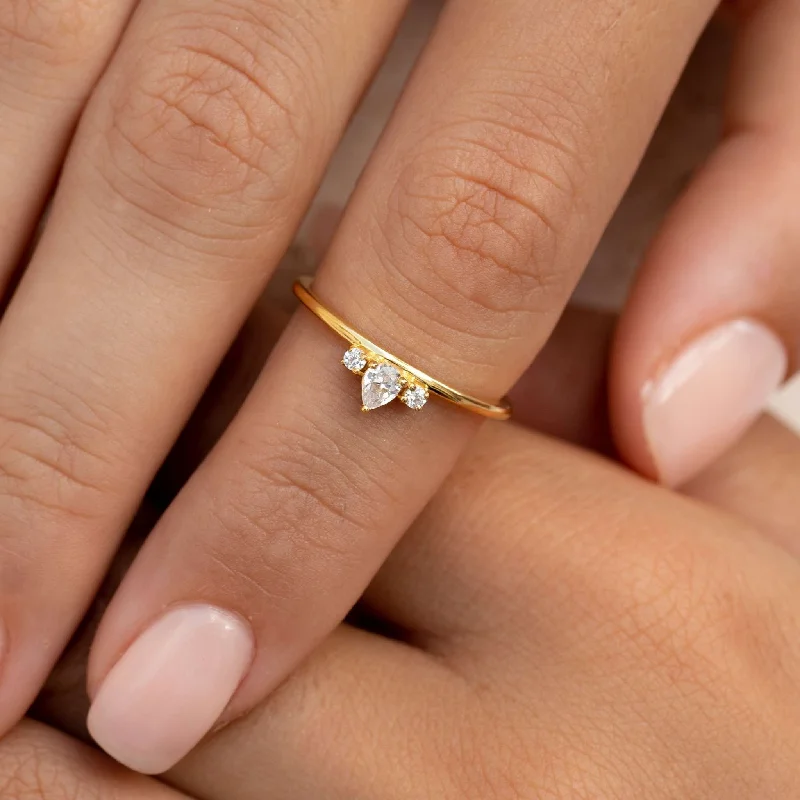 Chic Women's Rings for Fashion-Forward Looks-Crown Ring - Elli