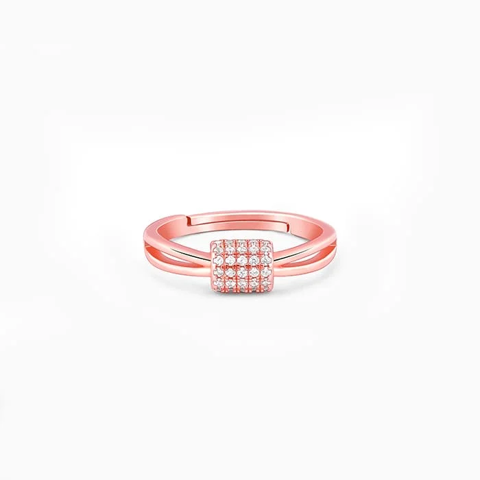 Chic Women's Rings for Fashion-Forward Looks-Rose Gold Lucky Loop Ring