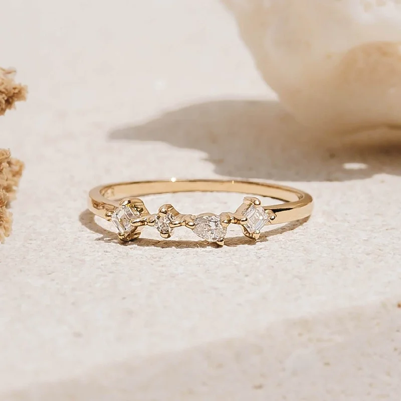 Chic Women's Rings for Fashion-Forward Looks-Diamond Ring - Ilse Luxe