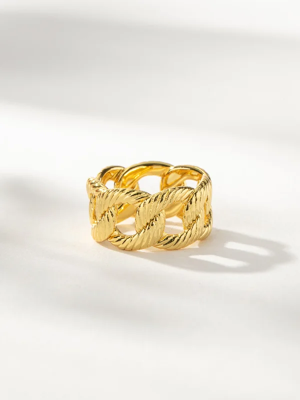 Chic Women's Rings for Fashion-Forward Looks-Chunky Chain Ring