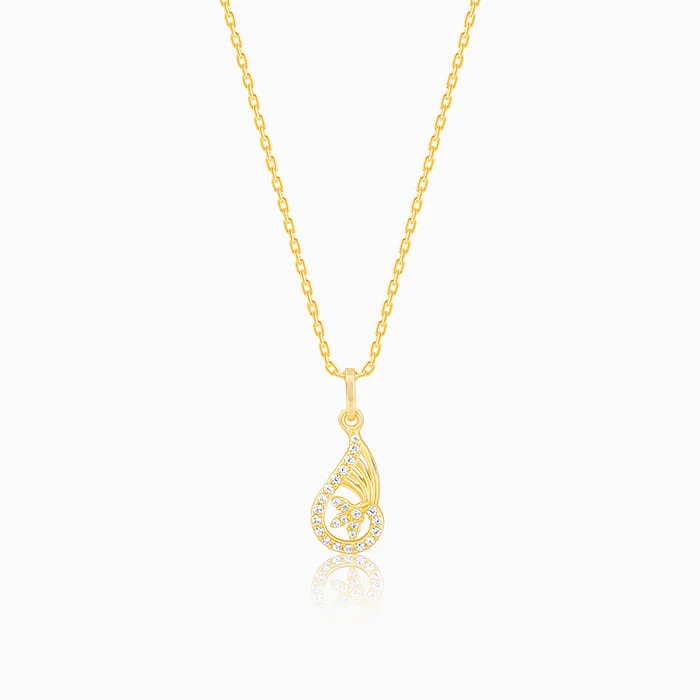 Shop Classic Women's Necklaces & Pendants with a Modern Twist-Golden Aria Pendant with Link Chain Shop Classic Women's Necklaces & Pendants with a Modern Twist-Golden Aria Pendant with Link Chain