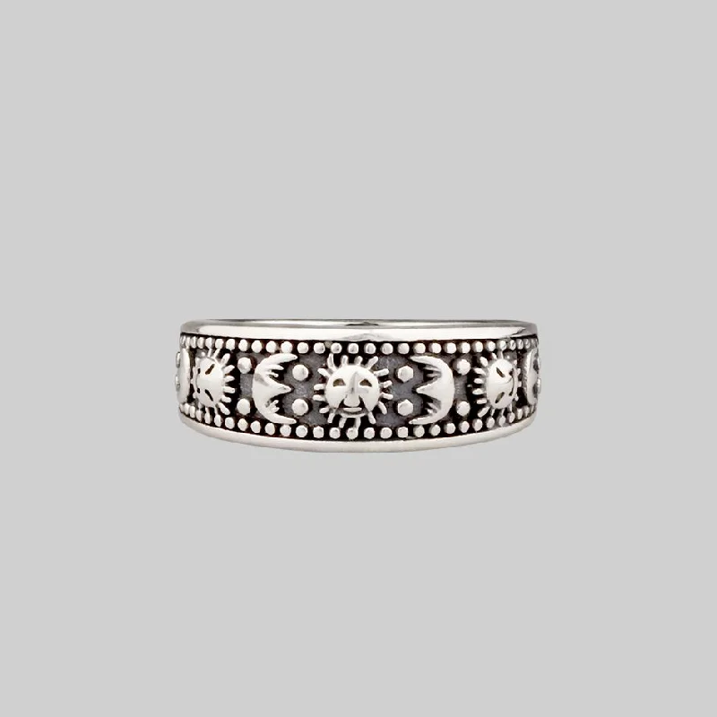 Chic Women's Rings for Fashion-Forward Looks-SOLAR MOON. Sun & Moon Band Ring - Silver Chic Women's Rings for Fashion-Forward Looks-SOLAR MOON. Sun & Moon Band Ring - Silver