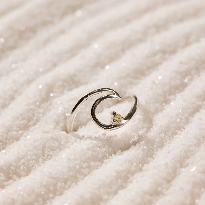 Chic Women's Rings for Fashion-Forward Looks-Diamond Wave Ring
