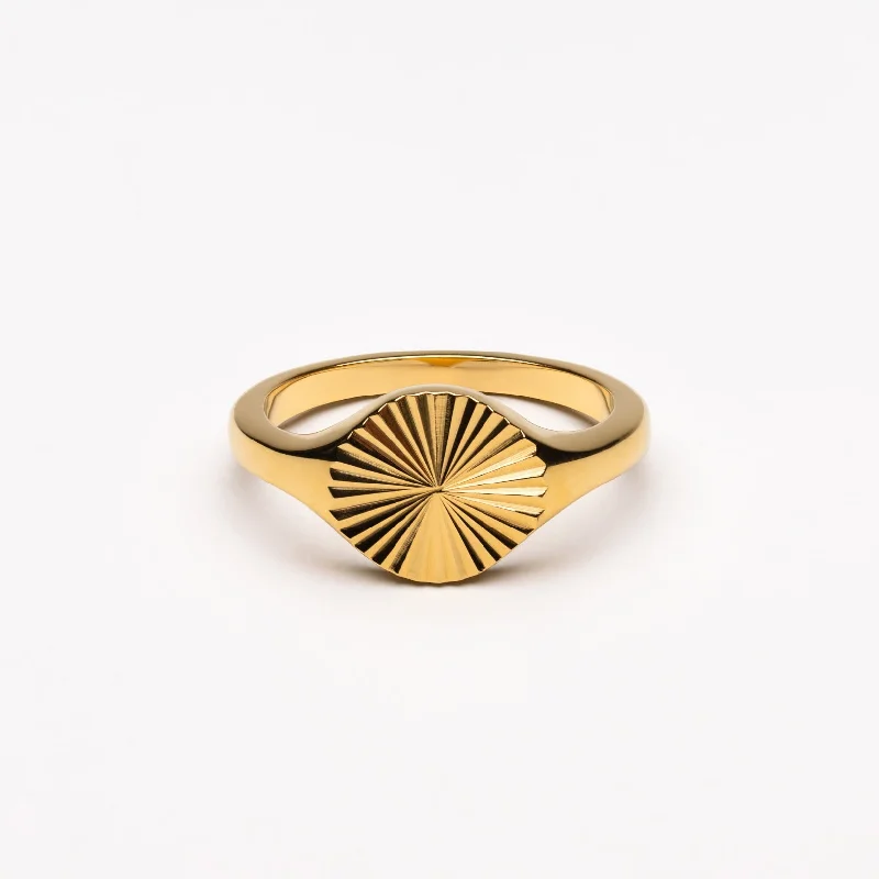 Chic Women's Rings for Fashion-Forward Looks-Sun Signet Ring