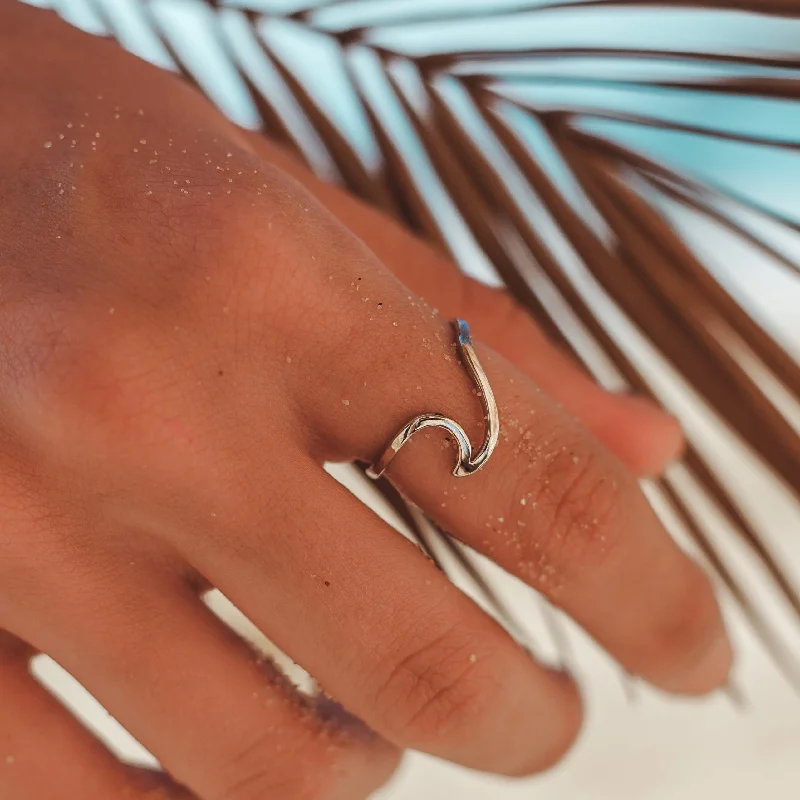 Chic Women's Rings for Fashion-Forward Looks-Wave Ring