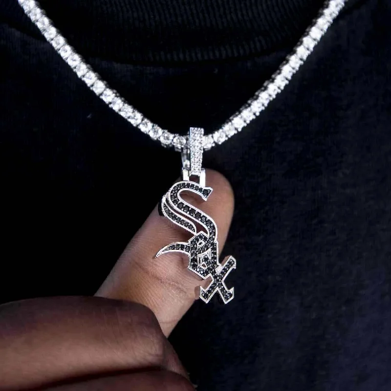 Vintage Style Bracelets for Men-Chicago White Sox Official MLB Logo Pendant