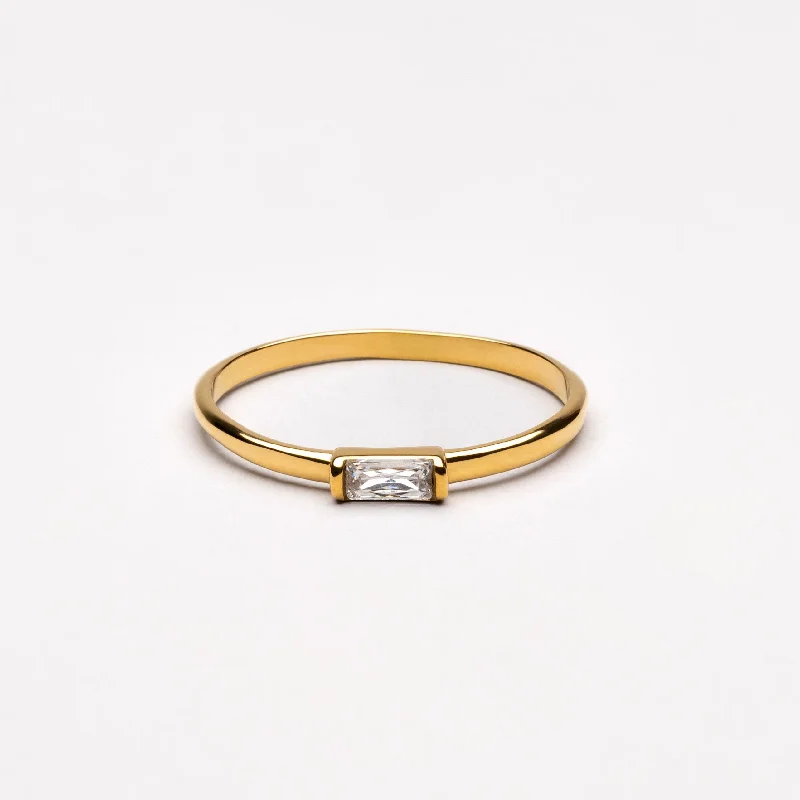 Chic Women's Rings for Fashion-Forward Looks-Dainty Diamond Ring