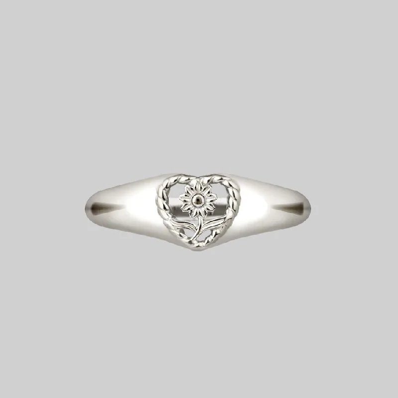 Chic Women's Rings for Fashion-Forward Looks-APRIL. Sunflower Heart Ring - Silver