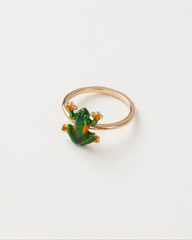 Chic Women's Rings for Fashion-Forward Looks-Enamel Green Frog Ring