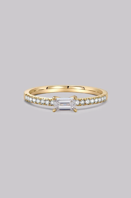 Chic Women's Rings for Fashion-Forward Looks-Pavé Emerald Diamond Ring (0.44ct)