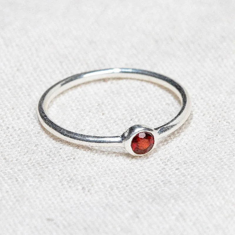 Chic Women's Rings for Fashion-Forward Looks-Garnet Silver or Gold Ring