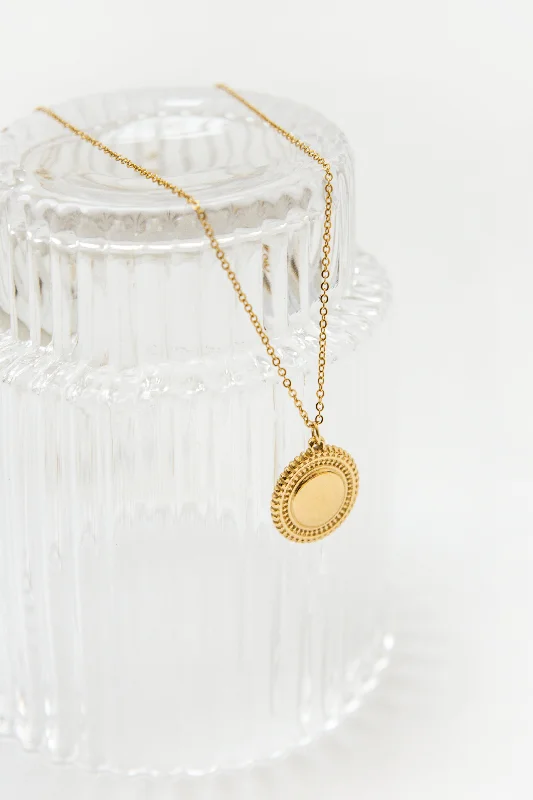 Shop Classic Women's Necklaces & Pendants with a Modern Twist-MINIMAL MEDALLION NECKLACE Shop Classic Women's Necklaces & Pendants with a Modern Twist-MINIMAL MEDALLION NECKLACE